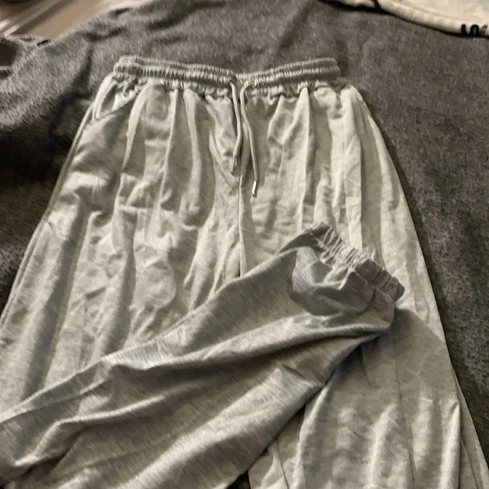 Great gray sweatsuit - Picture 3 of 3